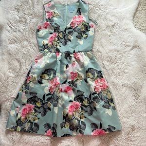 Beautiful floral dress. Has pockets size size 2